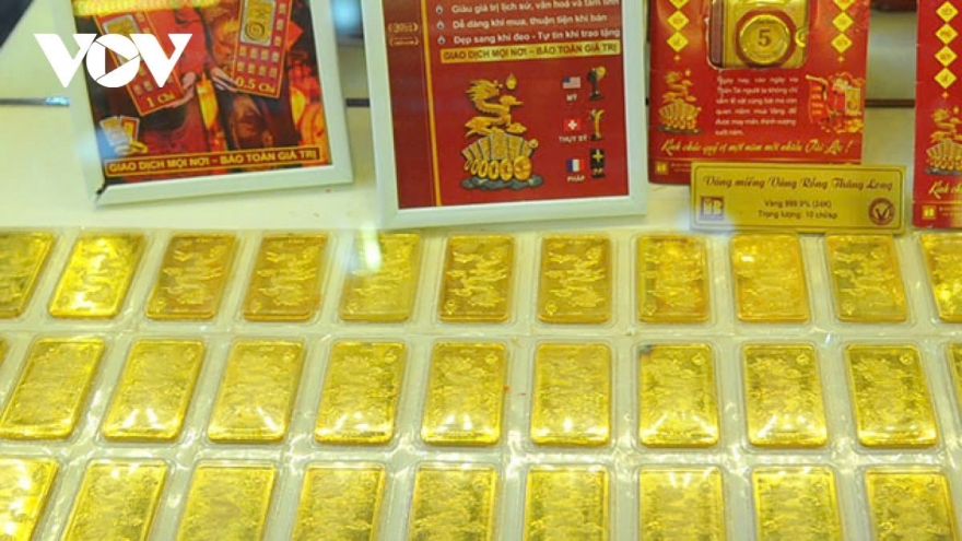 Domestic gold prices surge sharply on global market trend